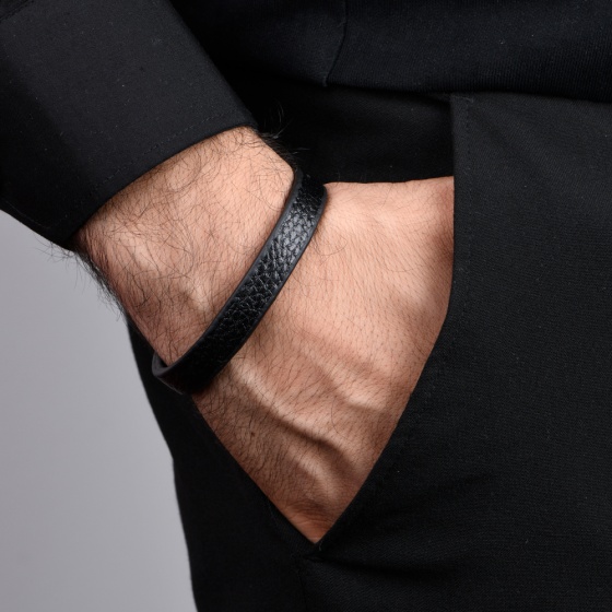 دستبند چرم مشکی فلوتر