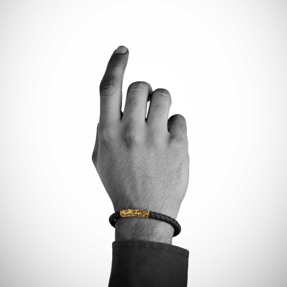 دستبند مردانه طلا فیوژن طرح شعر (خودرا بنگر تمام عالم در توست)