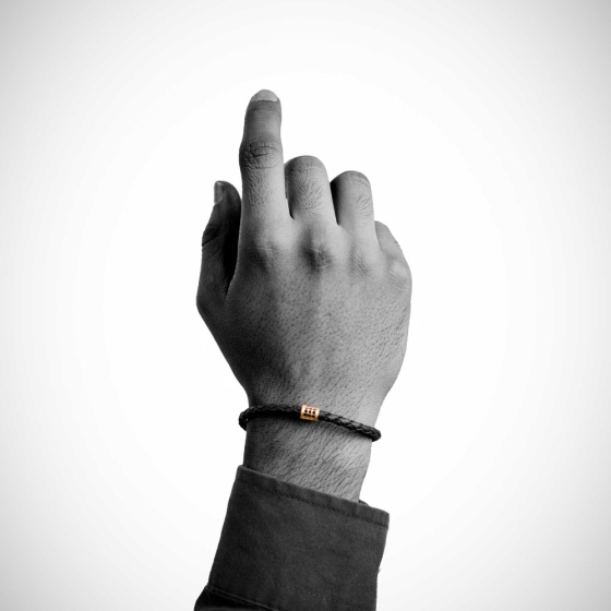 دستبند چرم طلا مردانه طرح لامورا