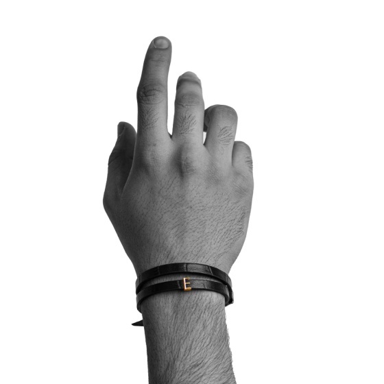 دستبند مردانه طلا چرم حرف E