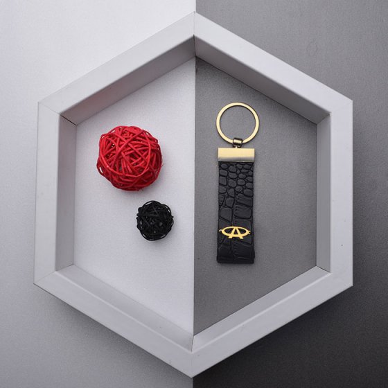 جاکلیدی طلا چرم با پلاک لوگو چری