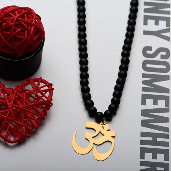 گردنبند با پلاک طلا نماد