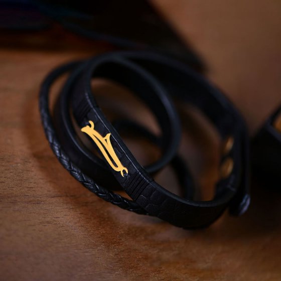 دستبند طلا چرم با پلاک حرف ح